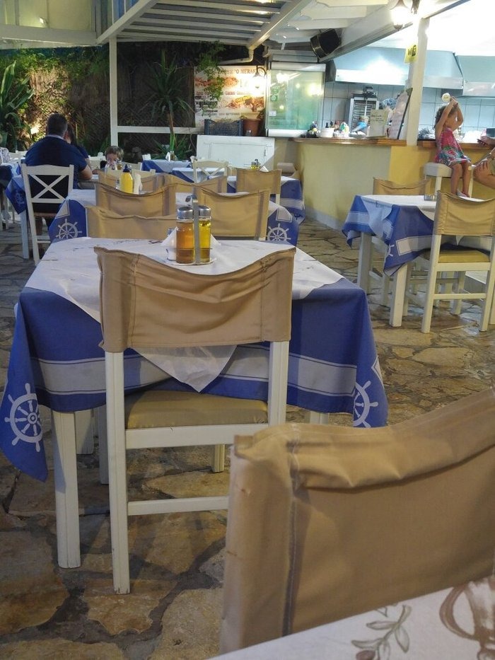 Mesas del comedor de O Meraklis